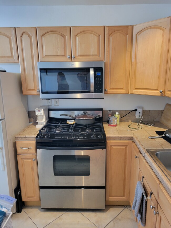 Building Photo - 1064 Sapphire St