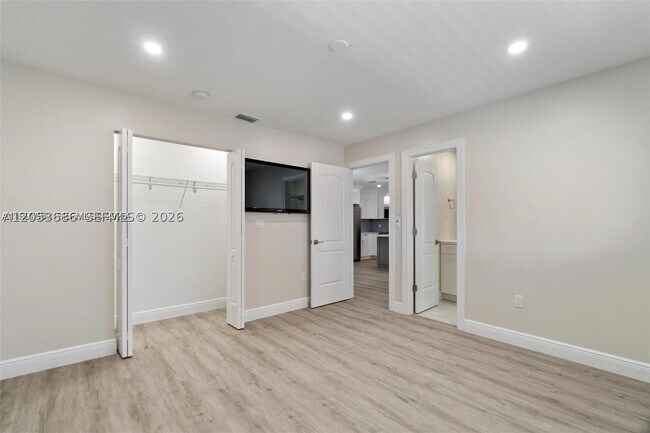 Building Photo - 330 W 74th Pl