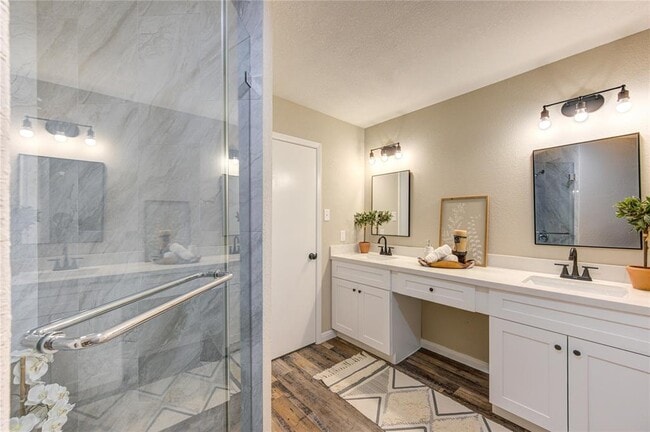Building Photo - 15706 Amapola Dr