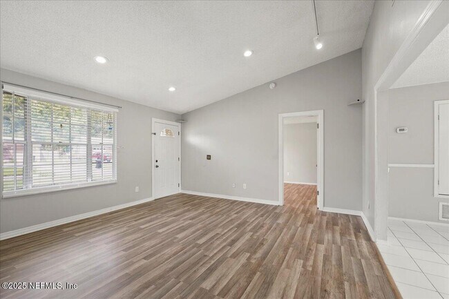 Building Photo - 1701 Donna Dr