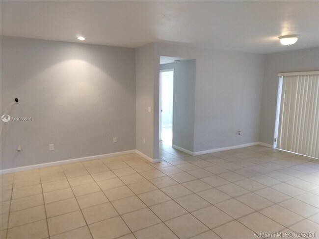 Building Photo - 9202 SW 73rd Avrd