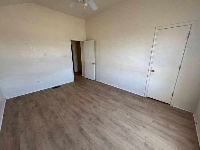 Building Photo - 3806 Gus Dr