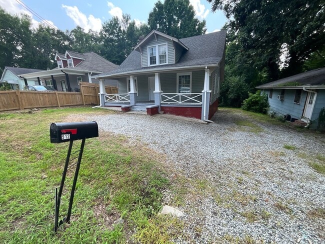 Building Photo - 4 Bedroom Home available in High Point!