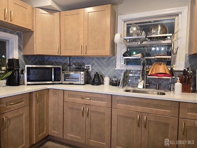 Building Photo - 83 John St