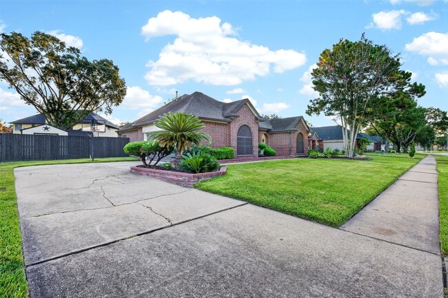 Building Photo - 18610 Autumn Hills Dr