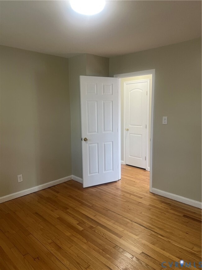 Building Photo - 809 Fort Henry St