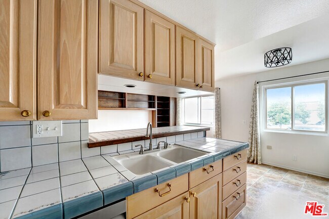 Building Photo - 6232 Nita Ave