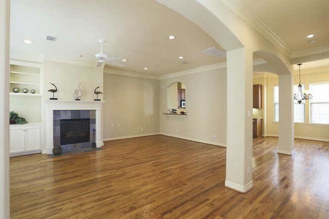 Building Photo - 2822 Helena St