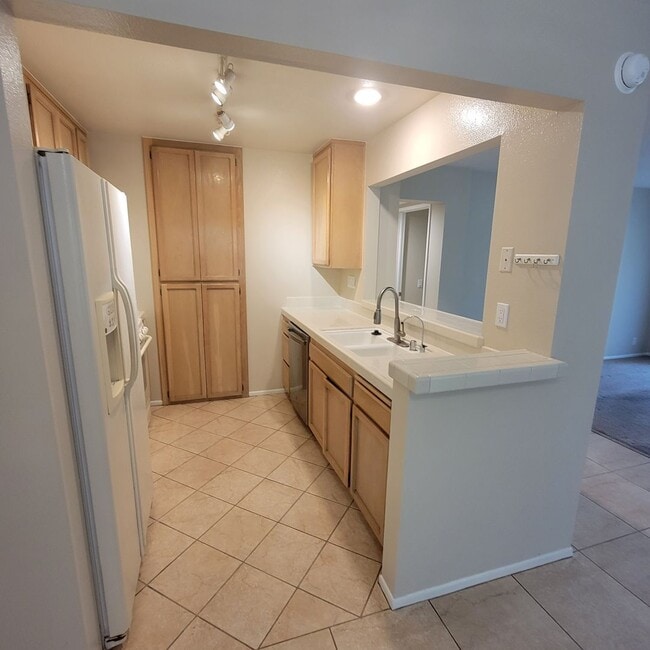 Building Photo - The Colony at Mandalay Beach 2 + 2 Single ...