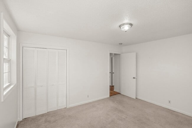 Building Photo - 5100 Colemont Dr