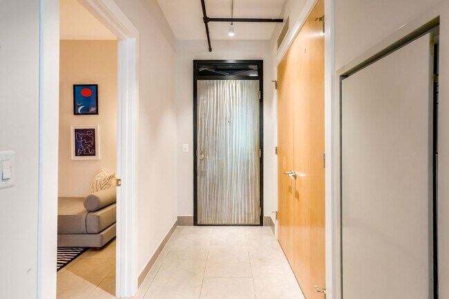Building Photo - Logan Circle Condo | 2 Bed | 2 Bath | 1,000 Sf | 1 Garage Parking Space Available for Rent
