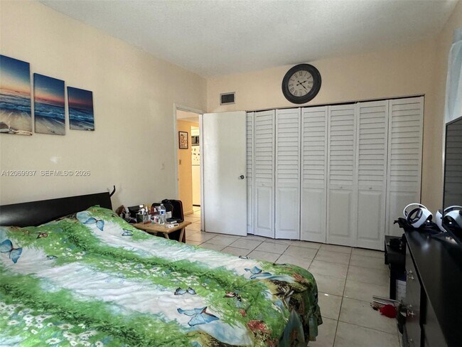 Building Photo - 2200 E Hallandale Beach Blvd