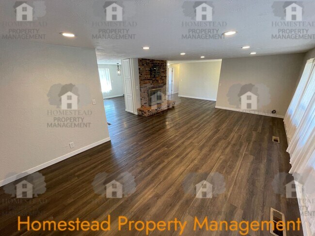 Building Photo - 130 Cottonwood Ct