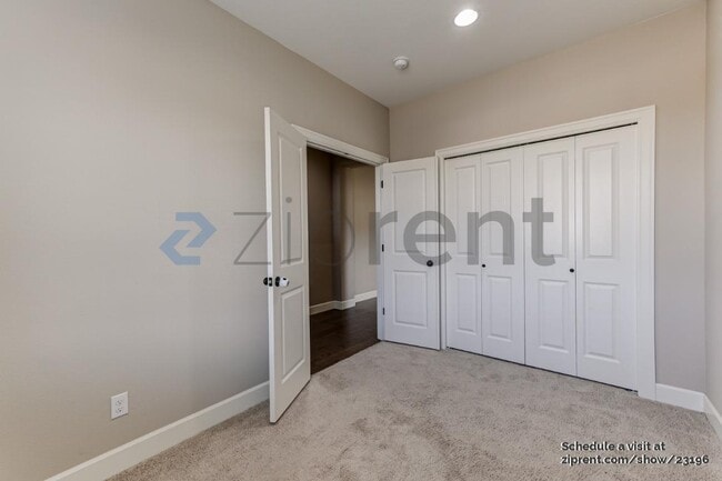 Building Photo - 7294 NW Oakfern Dr