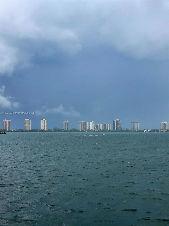 Primary Photo - 100 Shore Ct