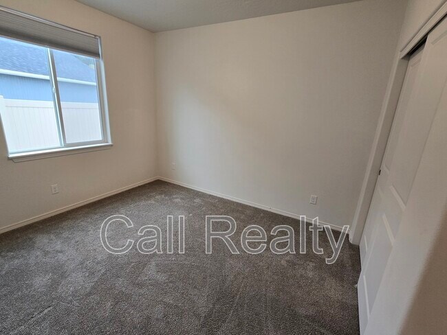 Building Photo - 5609 N Calvin Rd