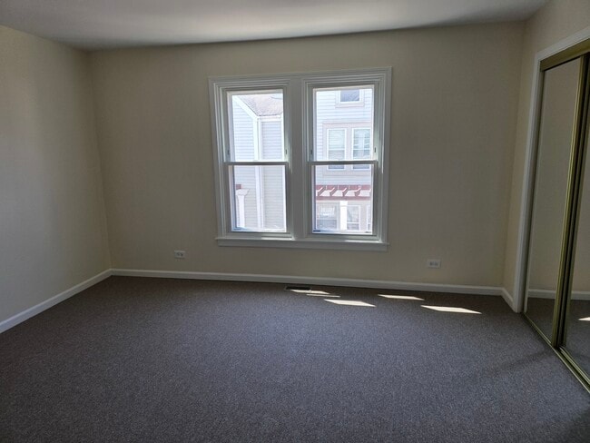 Building Photo - 221 N Walnut St