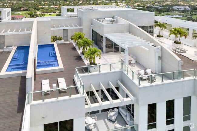 6885 Pelican Bay Blvd Naples, FL 34108-7208 - Mystique