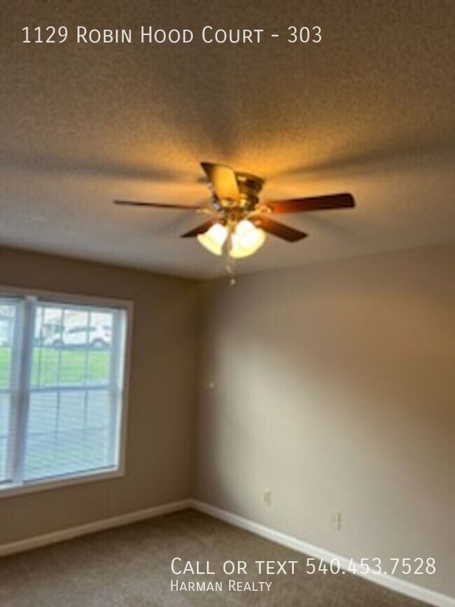 Building Photo - 1129 Robin Hood Ct