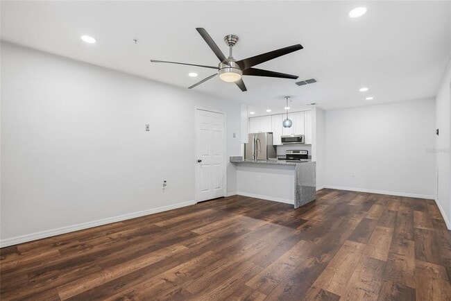 Building Photo - 8809 Manor Loop