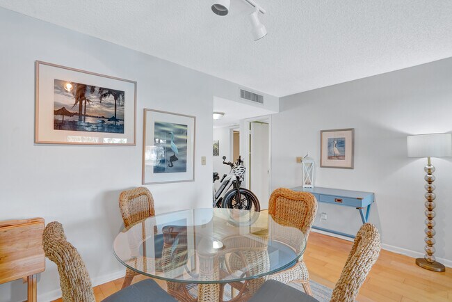 Building Photo - 6080 Bahia Del Mar Cir