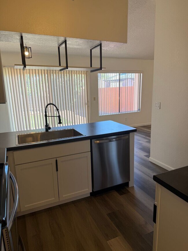 Building Photo - Updated 2 Bedroom 2 Bath with Office Near Fort Huachuca