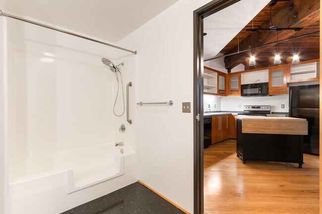 Building Photo - Chic, urban studio condo in the Pearl—Peaceful, In-unit w/d, 14-ft ceilings, deeded parking