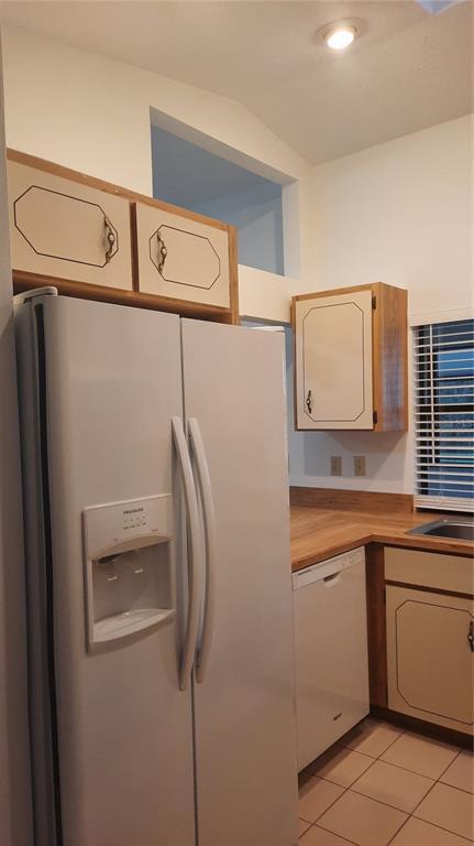 Building Photo - 62 Burbank Dr