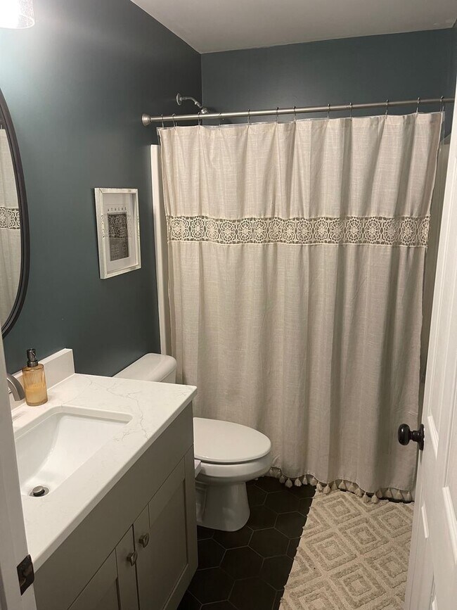 Building Photo - Eastside Three Bedroom Available for Rent July 2026