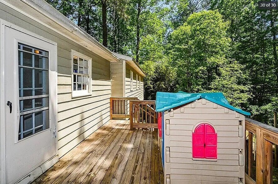 Building Photo - Room in House on Jacee Cir