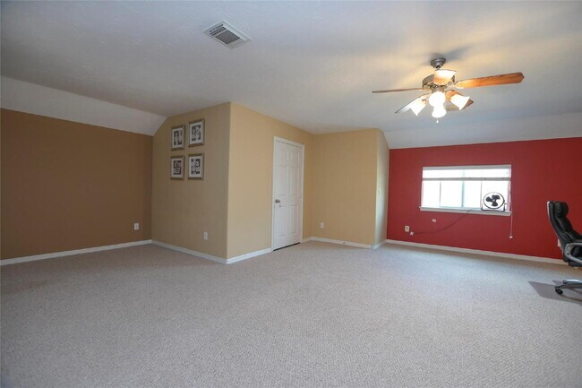 Building Photo - 3 Bed Single-Family Home in Timbergrove Terrace 77008 in Gated Community