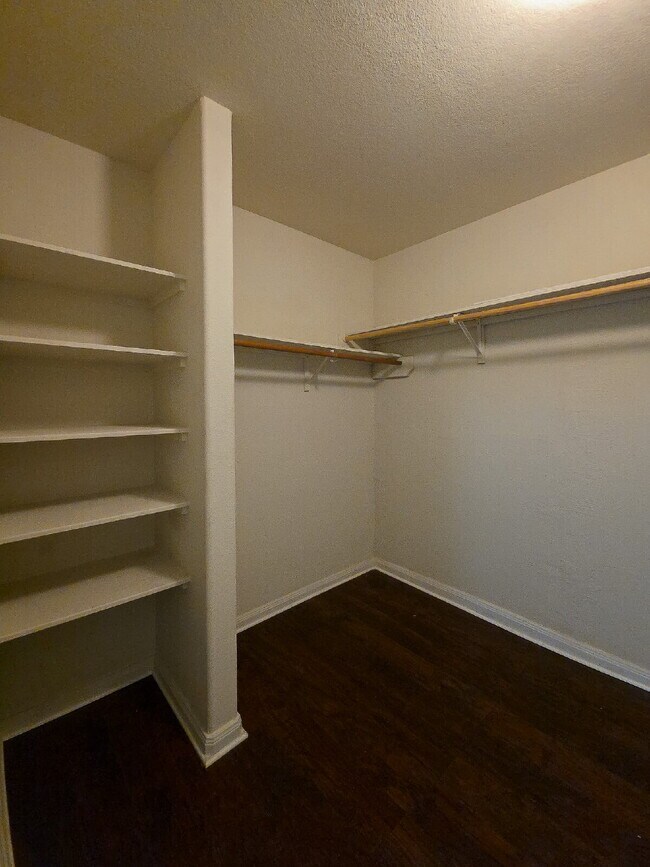Building Photo - **CUTE 3 Bedroom Home, Move-in Ready**