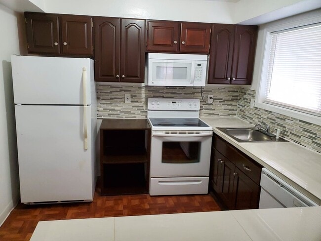 Building Photo - 215 NW Forest St