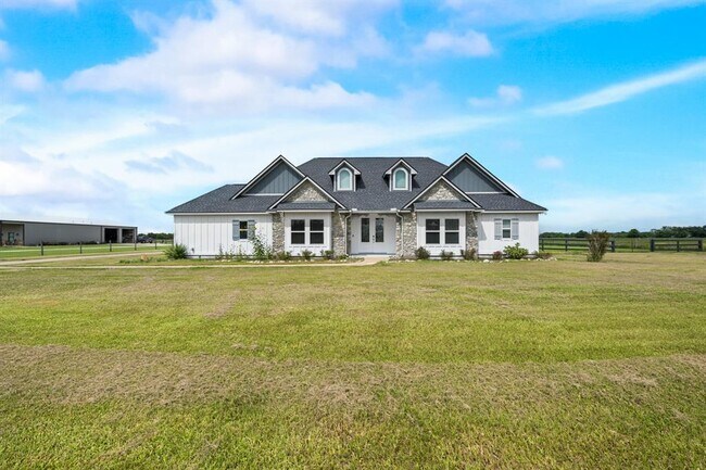 Building Photo - 2999 County Rd 208