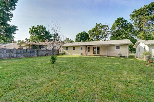Building Photo - Adorable 3 bedroom, 1.5 bathroom home!