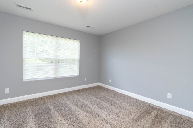 Building Photo - 920 Warrior Hill Dr