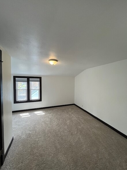 Building Photo - 513 N Maple Ave