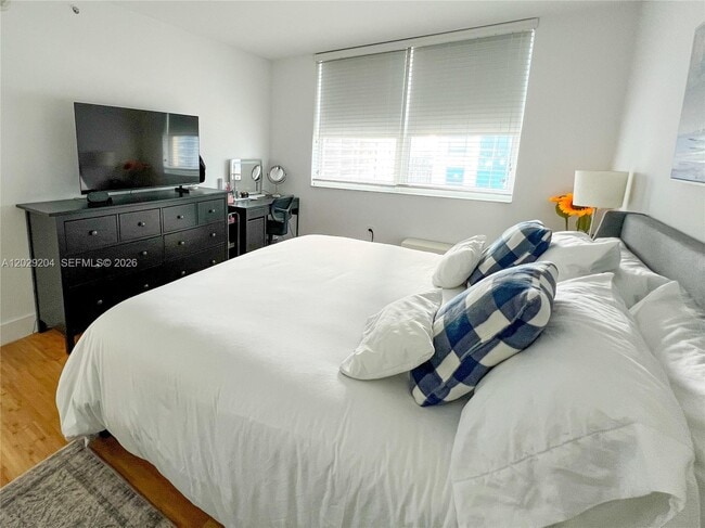 Building Photo - 1155 Brickell Bay Dr