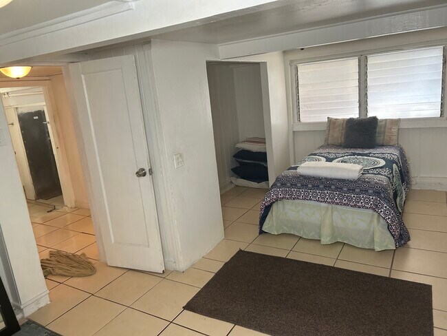 Building Photo - 1733 Hoe St