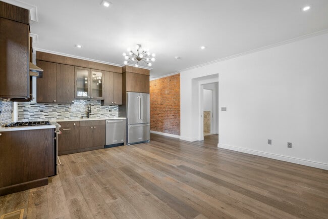 Primary Photo - 26 East Pkwy