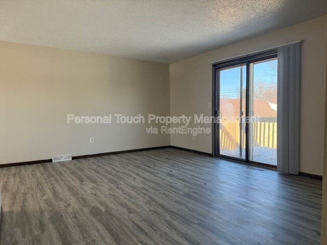 Building Photo - 407 5th St E