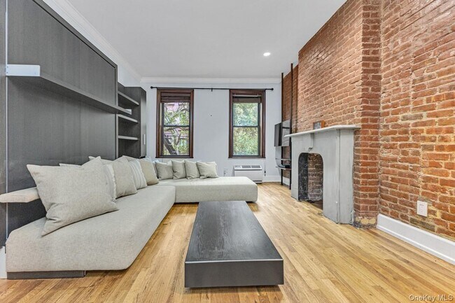 Primary Photo - 348 E 89th St