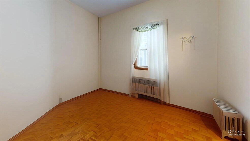 Building Photo - 240 School St