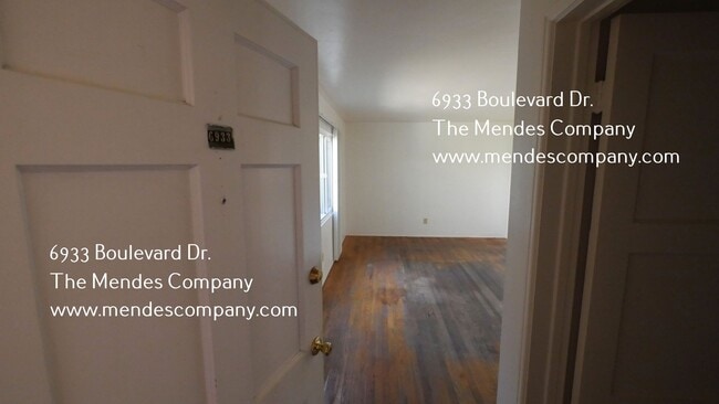 Building Photo - 6933 Boulevard Dr