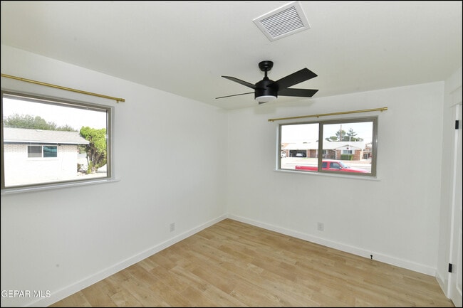 Building Photo - 3217 Wedgewood Dr