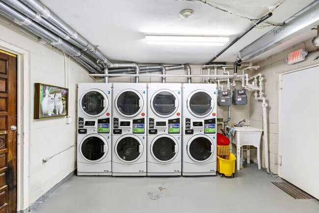 Building Photo - 120 32nd St