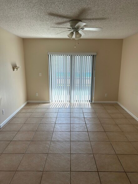Building Photo - 435 Catamaran Dr