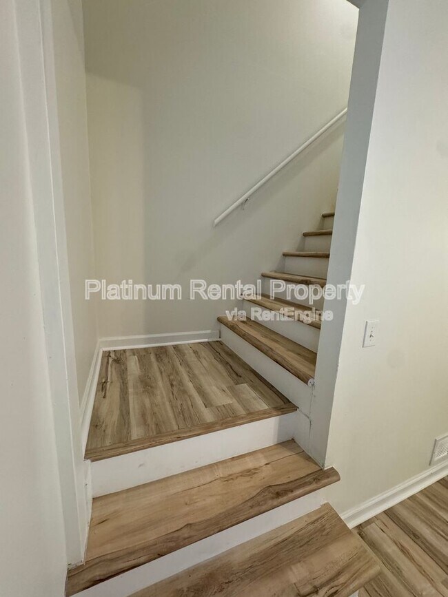 Building Photo - 8380 Lucas Creek Trl