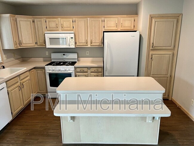 Building Photo - 1973 Creekbank Ln