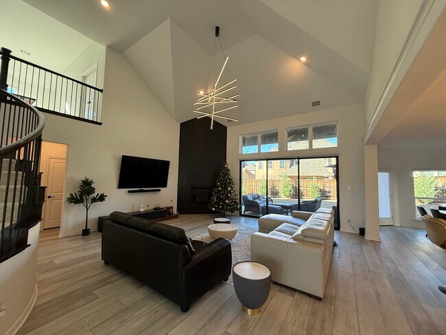 Building Photo - 2832 Fountain Park Dr